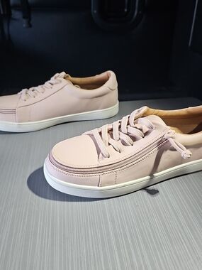 Billy Footwear Women Sneaker II Low Top Zip Up Adaptive In Blush Size 8.5W NWOT